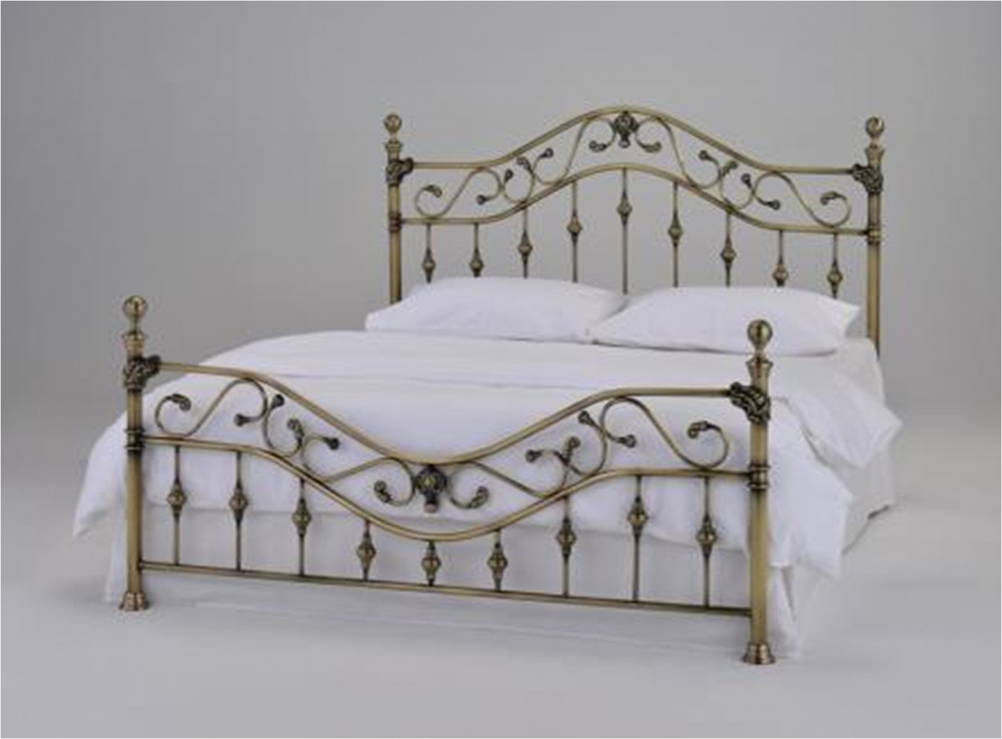 двуспальная кровать железная в спальню